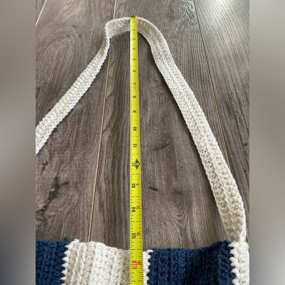 Handmade blue and white checkered knit tote bag - Picture 5 of 7